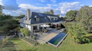 Le bien à la loupe, en Brabant wallon: une maison dans un écrin de verdure pour 695.000 euros (photos)